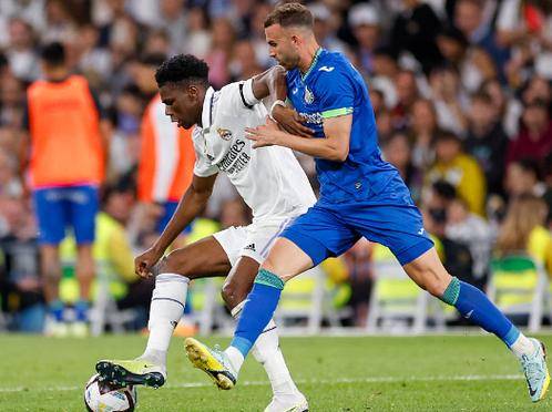 包含西甲焦点比赛，精彩射门与神级扑救交相辉映的词条