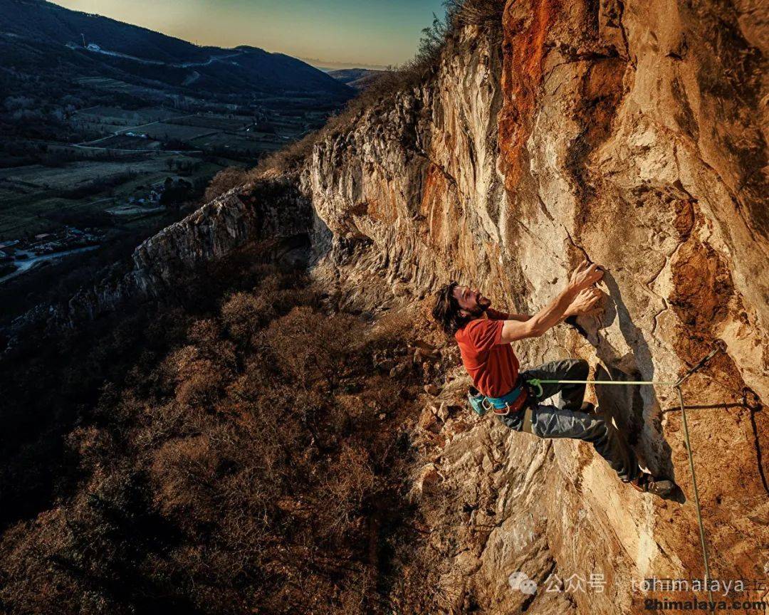包含向顶峰挑战之登山赛：攀登者的极限之旅的词条