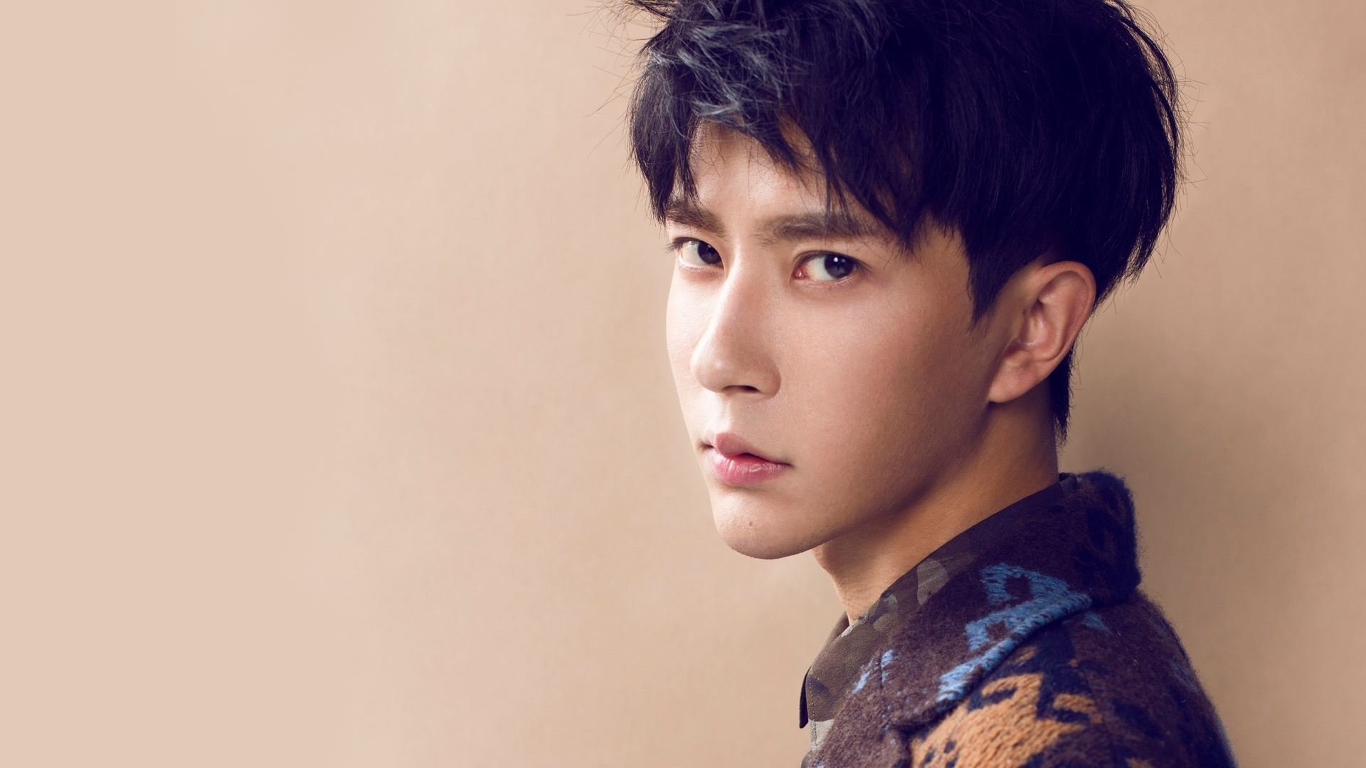 开云官网-赛场空前激烈：欧冠比赛中的“胶着”时刻，欧冠拍成