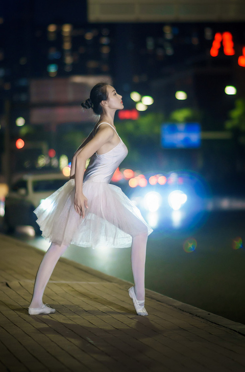 赛场空前激烈：欧冠比赛中的“胶着”时刻，欧冠拍成