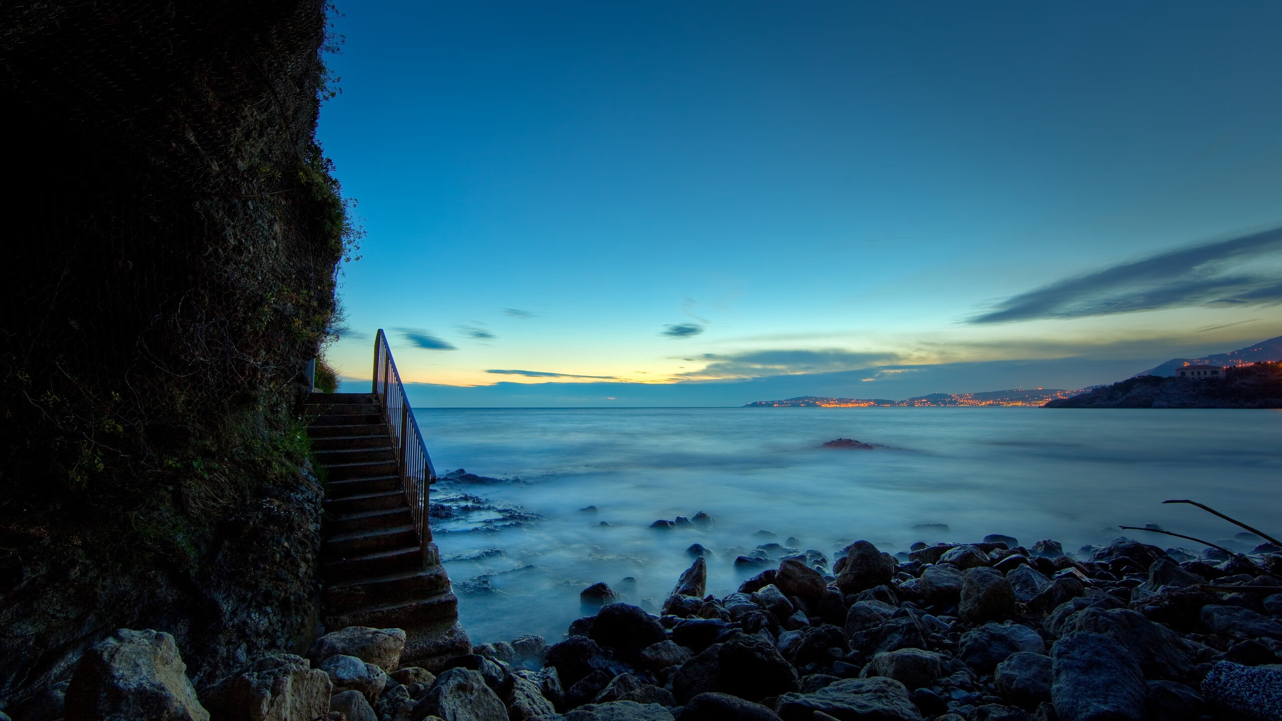 亚洲球队在赛赛场上交锋，亚洲球队在赛赛场上交锋的是谁