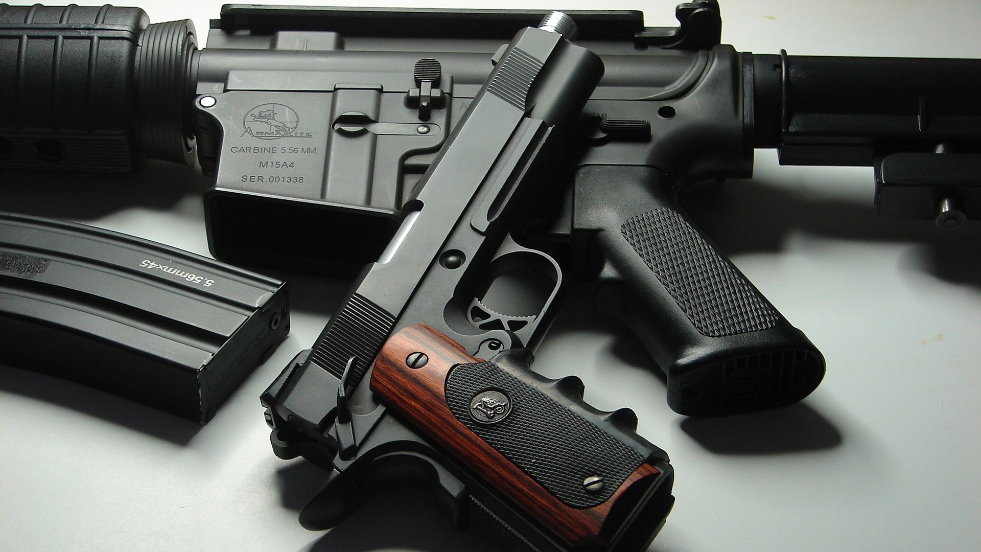 拜仁慕尼黑客场2-0战胜沙尔克04，继续保持不败，拜仁慕尼黑客场球服